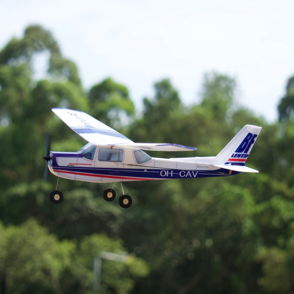 Play Kids Outdoor - Kit pesawat RC Mini Trainer 3
